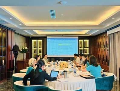 GGac and FAPW gathered round a presentation