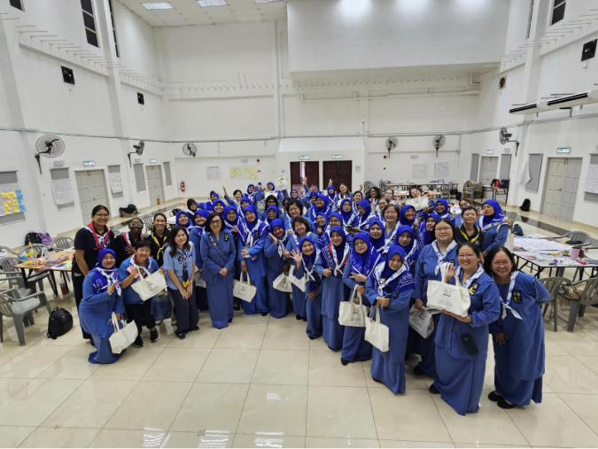 An group of girls who participated holding hamper bags